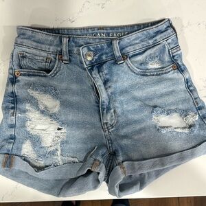 EUC American Eagle size 00 “mom short” jean shorts light wash.